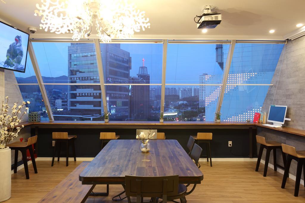 First Guesthouse Пусан Екстериор снимка