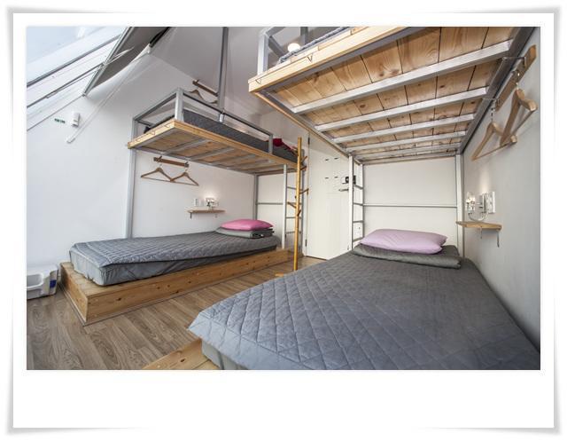 First Guesthouse Пусан Стая снимка