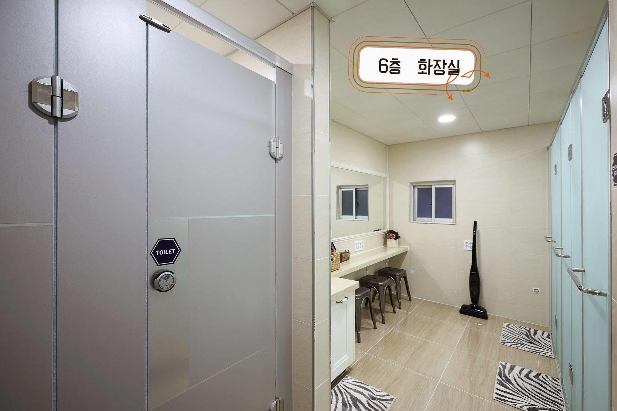First Guesthouse Пусан Екстериор снимка