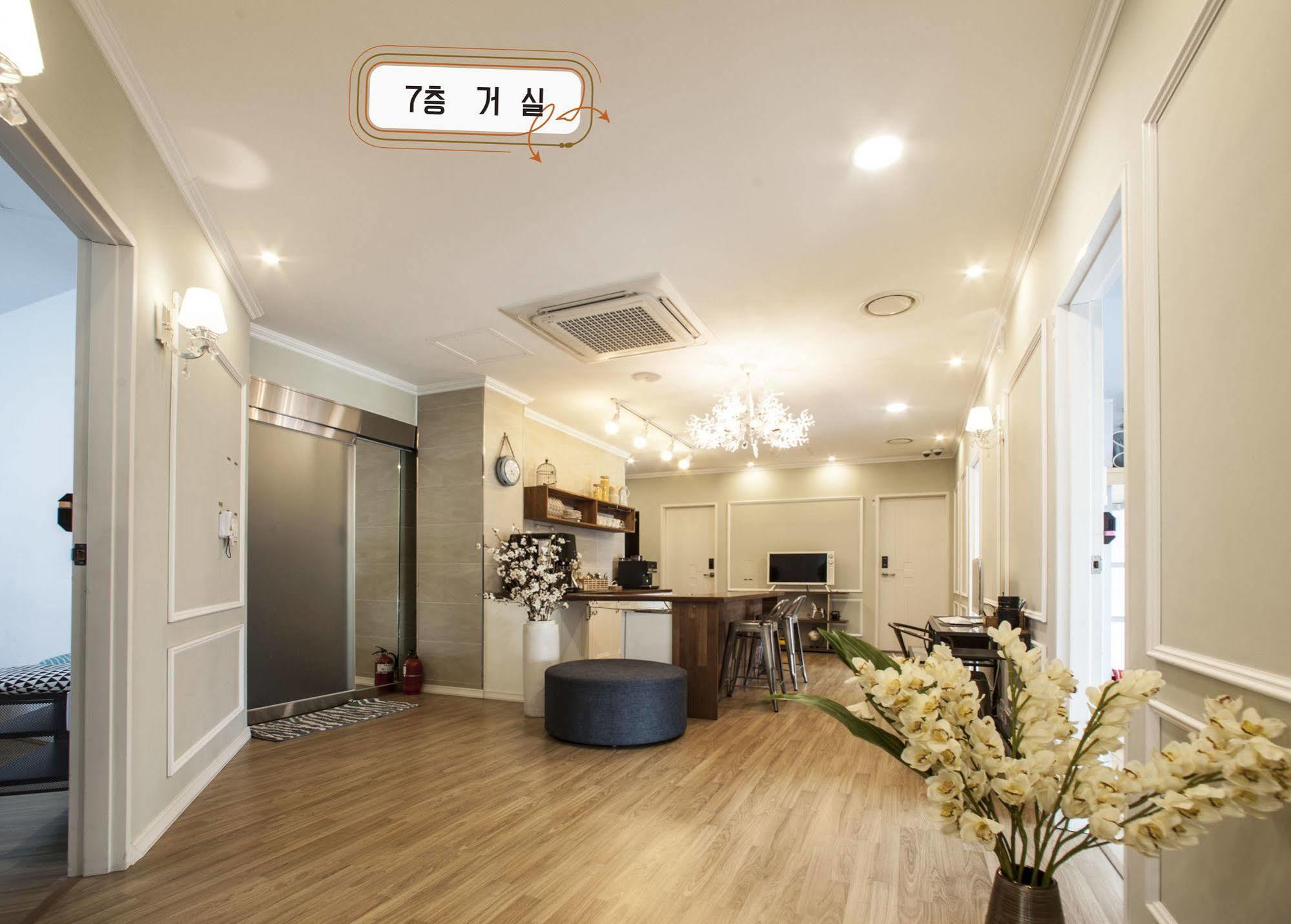First Guesthouse Пусан Екстериор снимка