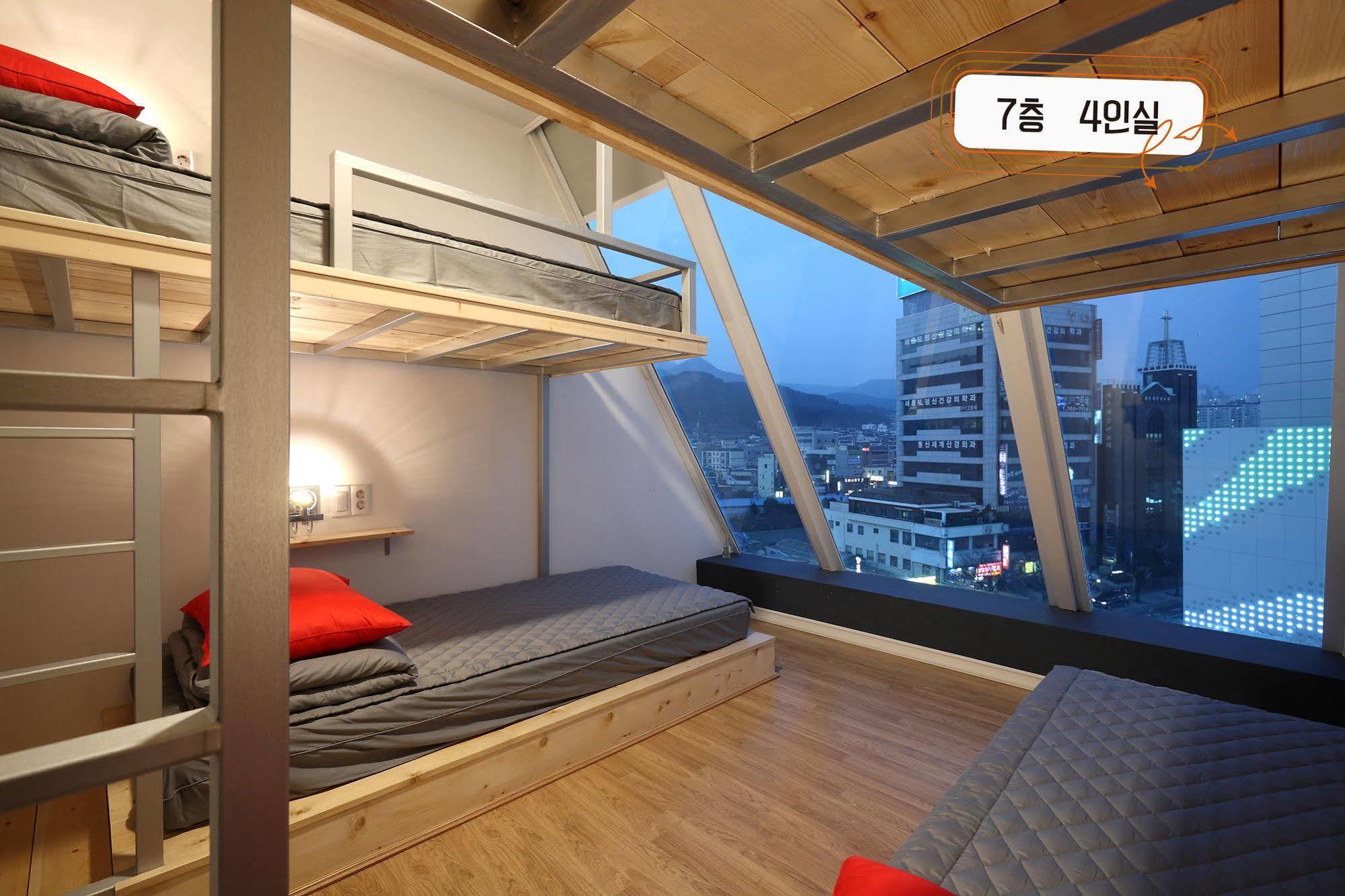First Guesthouse Пусан Екстериор снимка