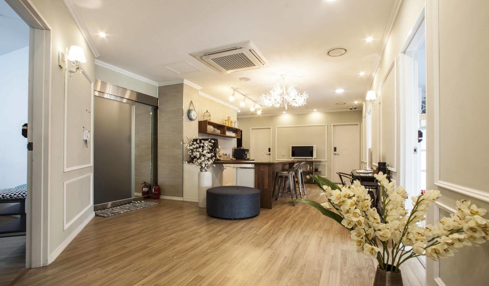 First Guesthouse Пусан Екстериор снимка